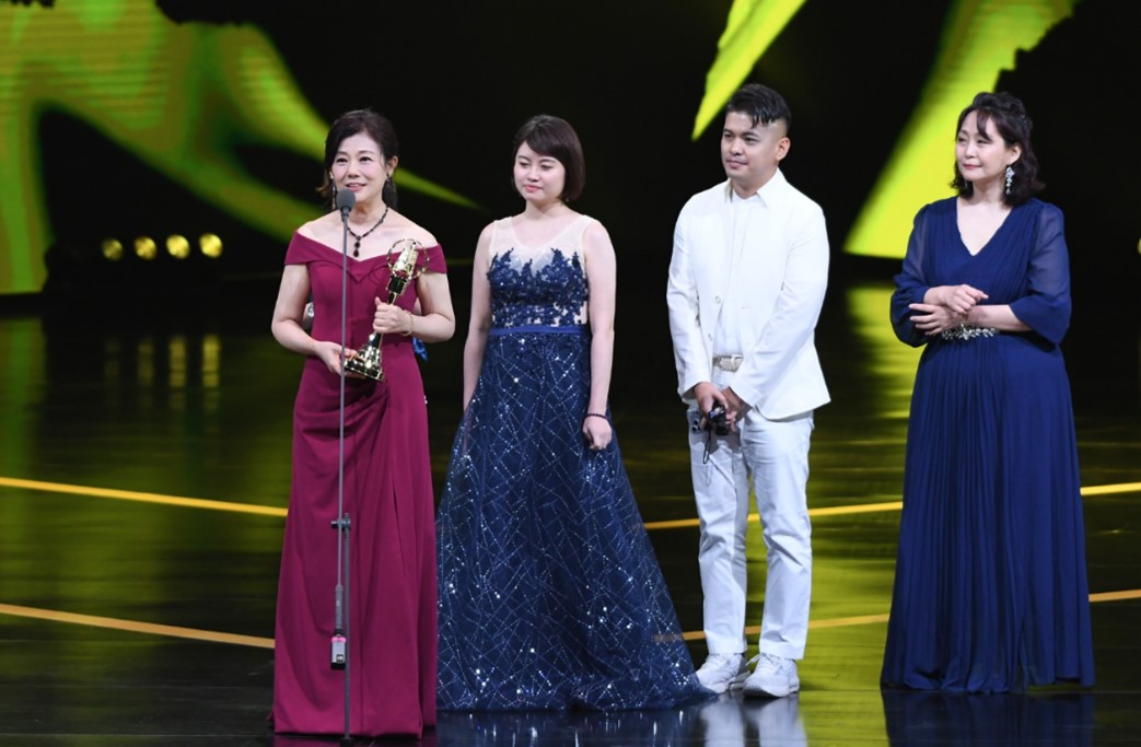 輔大傳院校友敲響金鐘 廣播電視捧四大獎