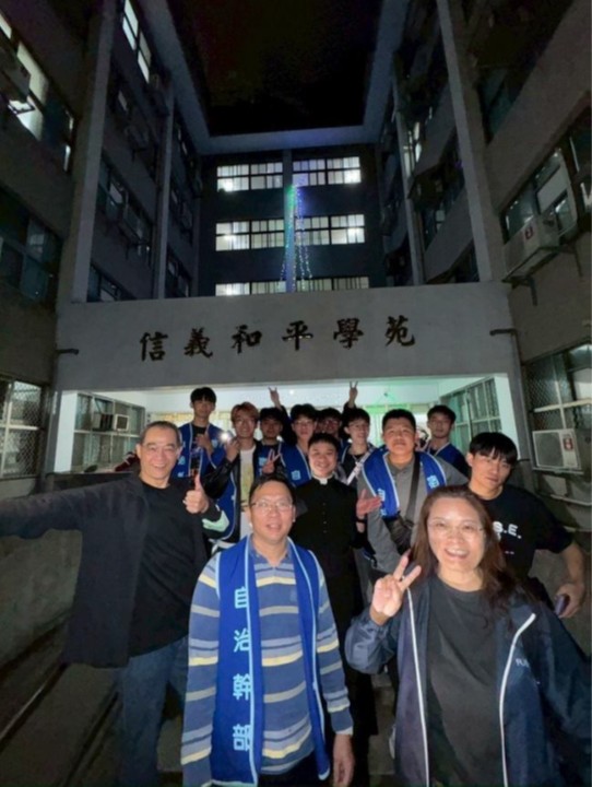 信和學苑聖誕布置　百年校慶氛圍溫暖呈現